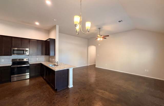 Luxury 3/2 Duplex in Seguin, Texas Gallery 4