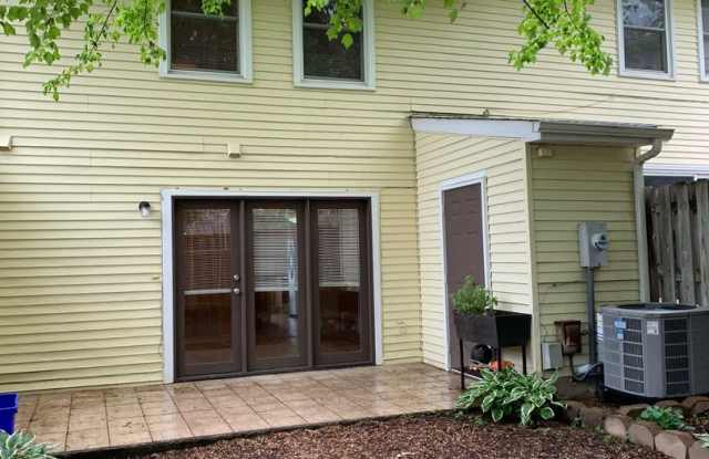 * RE-RENTAL AVAILABLE 12/1/26 * 3 Bedroom 2.5 Bath Townhouse Gallery 4