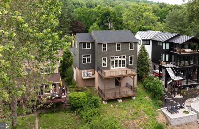 159 BYRAM Lane Gallery 3