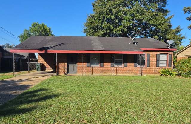 3 Bed, 1 Bath Brick Home in West Tuscaloosa Gallery 1