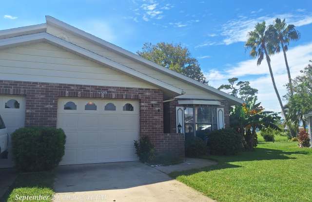 2BR 2BA 1 car garage Duplex with 2 porches Gallery 1