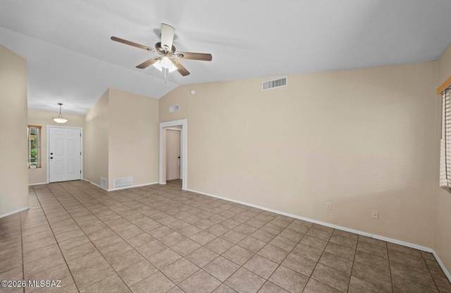 Modern Comfort Meets Convenience 3 bedroom 2 bath Gallery 4