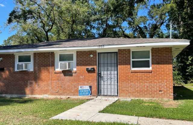 1935 Fairchild St. photos photos