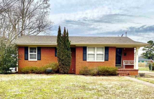817 Chambers Drive Northeast photos photos