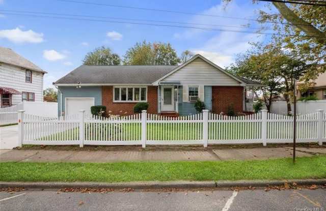 241 Woodbury Road photos photos