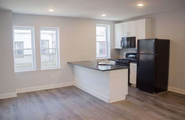 LUXURIOUS RENOVATED 3 BEDROOM HOME . GREAT LOCATION. BRAND NEW. MUST SEE !!!! Gallery 1