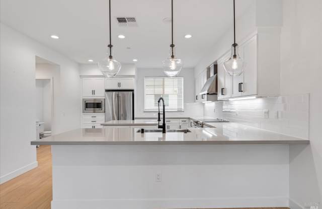 219 Gambrel Circle - 219 Gambrel Circle, Santa Rosa, CA 95403