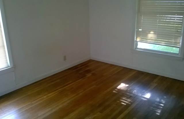 1814 Davis St Gallery 2
