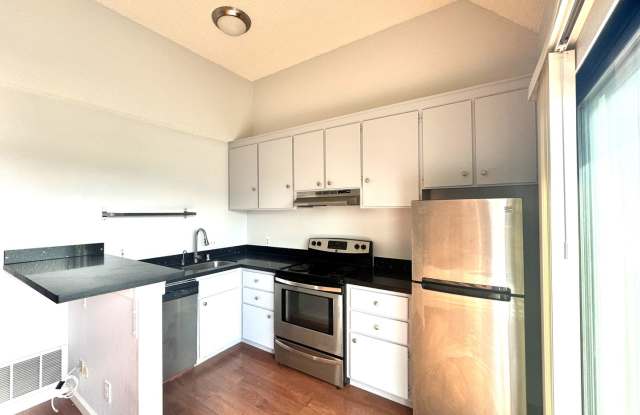 BEAUTIFUL TOP FLOOR 1 BED 1 BATH CONDO W/RESORT FACILITIES! +STORAGE photos photos