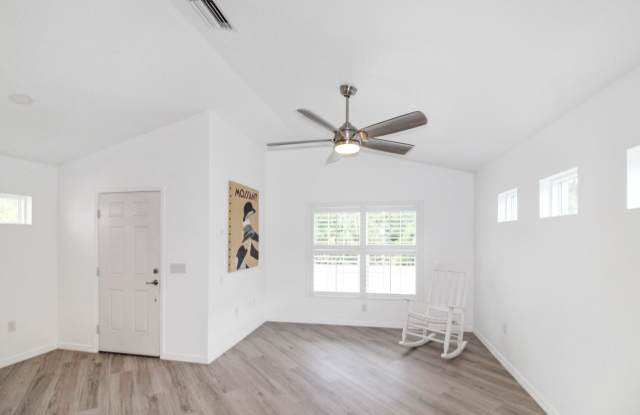 Grand Palm Annual Home for Rent Gallery 3