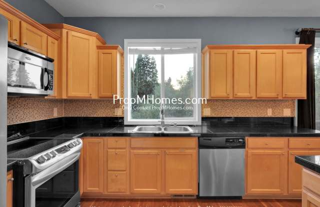 Spacious Three Bedroom Home in Aloha! photos photos