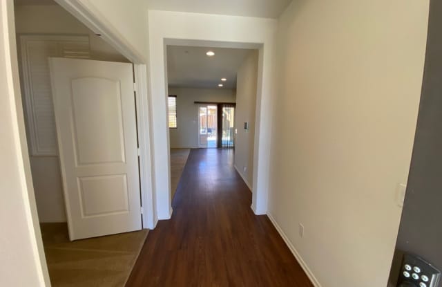 Rosamond 3+Office Available Now! Gallery 3