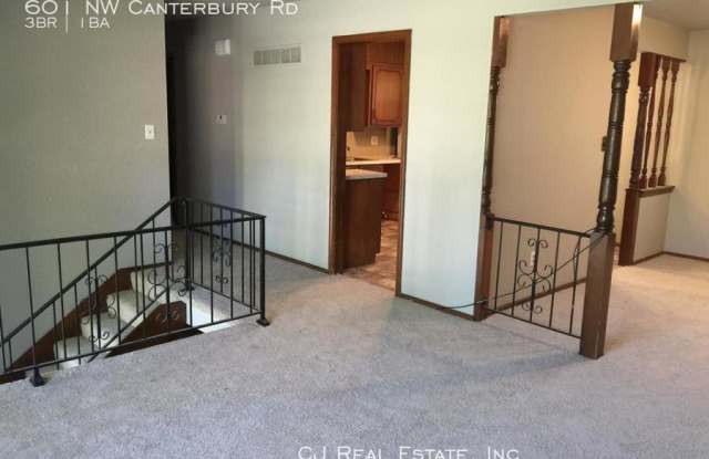 601 NW Canterbury Rd Gallery 3