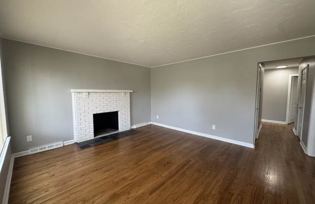 1900 West Jefferson Avenue Gallery 2