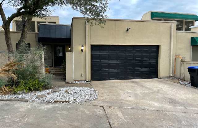 3/2.5/2 with 2 Living Areas on Crossing Creeks Country Club photos photos