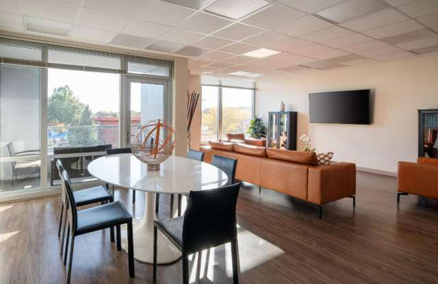 Hodge on 7th - Senior Housing Gallery 1