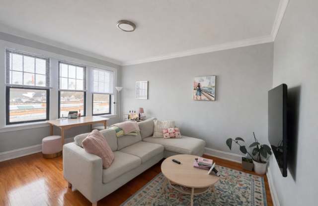 2344 W Addison, photos photos