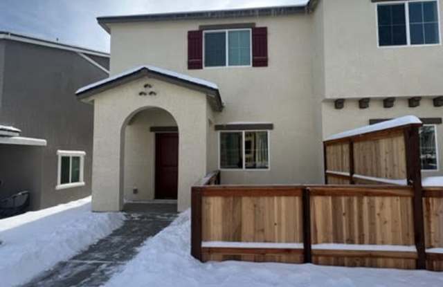 Newer condo, in convenient location! Gallery 1