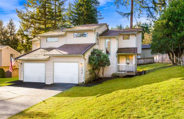 Redmond 3 Bedroom 1.5 Bath Garage Duplex - 17633 Northeast 88th Place, Redmond, WA 98052