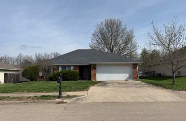 Spacious 4BR Home in Seven Oaks with Garage & Fenced Yard photos photos