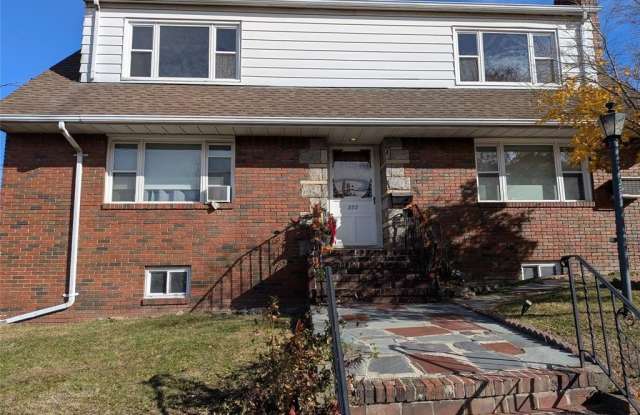 555 Oakdene Avenue 2 - 555 Oakdene Avenue, Ridgefield, NJ 07657