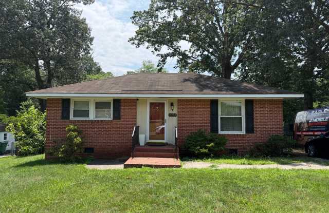 Charming 2 Bedroom Home with Spacious Yard in Henrico! photos photos