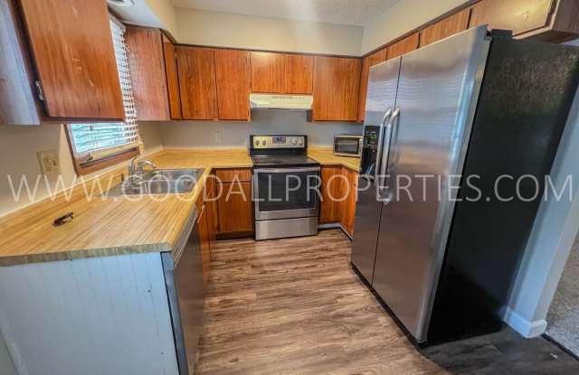 4 Bedroom 2 Bathroom Home in Altoona with a 2-Car detached garage Gallery 4