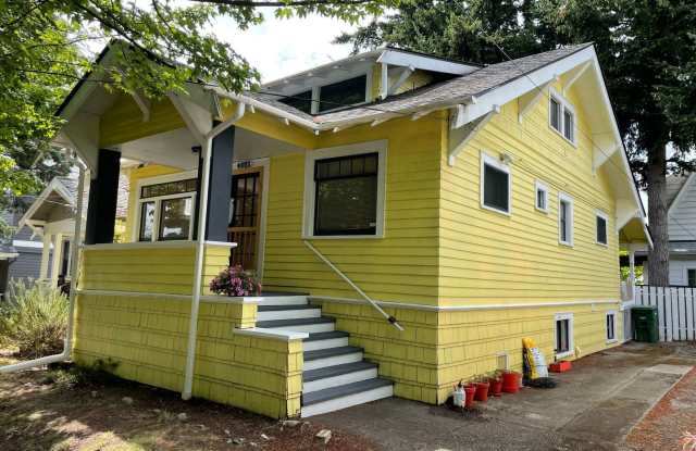 4031 Densmore Ave N - 4031 Densmore Avenue North, Seattle, WA 98103