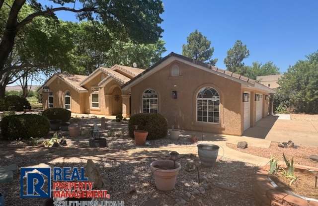 Hurricane Home on Large Lot photos photos
