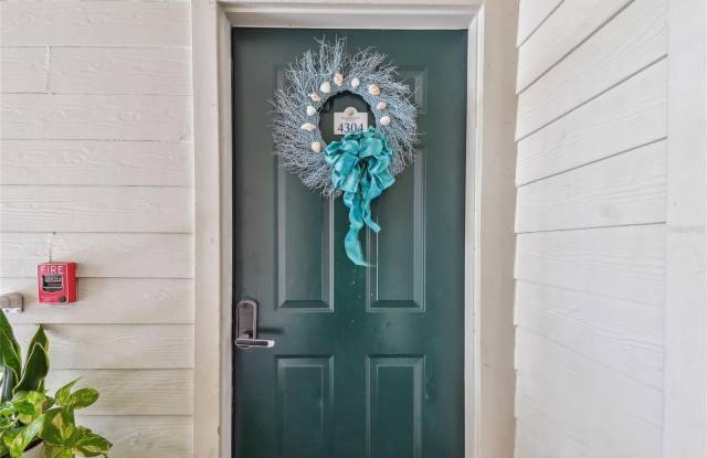 4304 BAY CLUB Circle Gallery 2