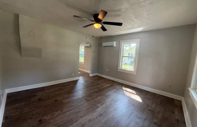 Freshly Renovated Home for Rent in Stockton, MO! Gallery 3