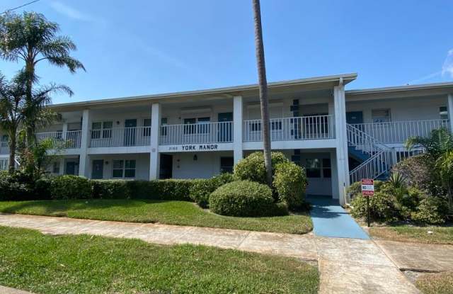 Lovely 1/1 Condo in York Manor - 3160 36th Street North, St. Petersburg, FL 33713
