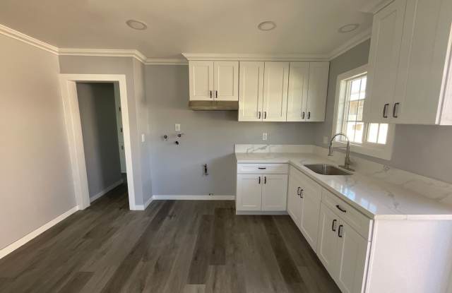 House - 2 Bedrooms / 1 Bathroom - Paramount photos photos