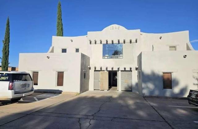 1865 PASEO SAN LUIS -- photos photos