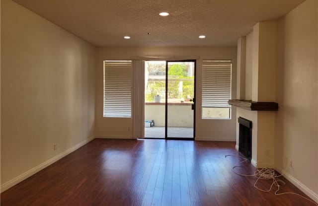 2563 Plaza Del Amo - 2563 Plaza Del Amo, Torrance, CA 90503