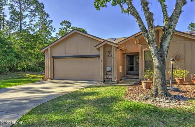 1928 Sprucewood Way photos photos