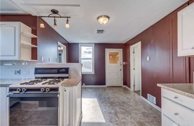 Pre-leasing September - 4bd/2bath Gallery 3