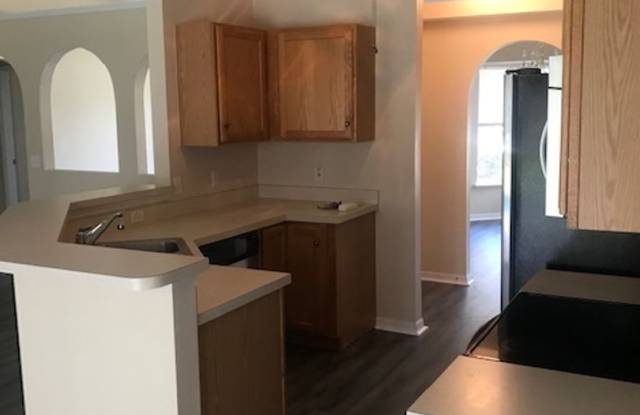 Beautiful 4 Bedroom Pool Home in the Heart of Spring Hill Gallery 4