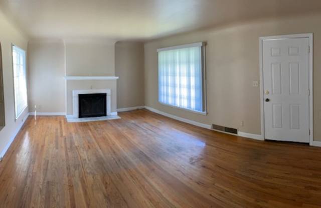 Very Nice 3 Bedroom House On South Hill #1555 photos photos