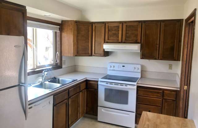 Lake Views & Park-Like Setting — 2-Bedroom Townhouse with Garage Gallery 3