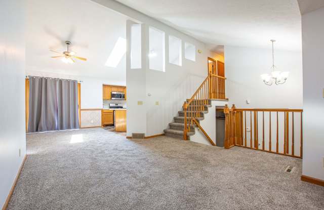 Unique 3 Bedroom / 2 Bath with Washer/Dryer in Millard! photos photos