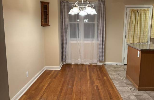 1513 ALDENEY Avenue Gallery 2