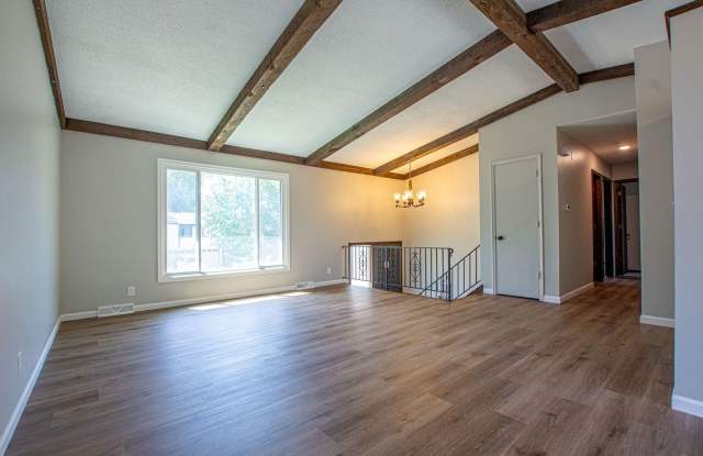 3 Bedroom / 1.5 Bath with Fenced Backyard and Washer/Dryer in Walnut Grove in Millard! - 14440 Weir Circle, Omaha, NE 68137