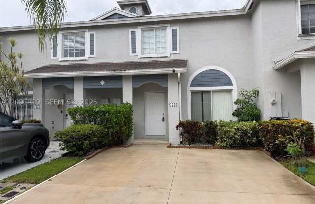 4776 SW 13th Pl Gallery 1