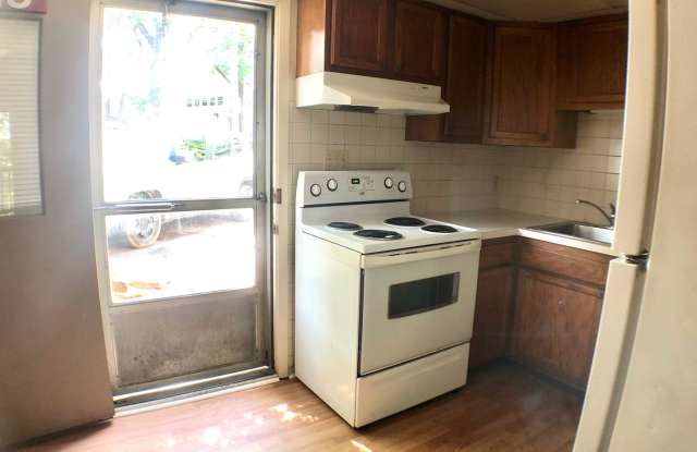$1,200 - 2 Bed/1 Bath Private area near the Oval Gallery 4