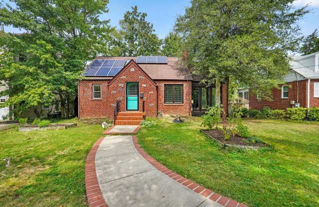 2 Bed 1 Bath - Takoma Park Cottage- Large Backyard photos photos