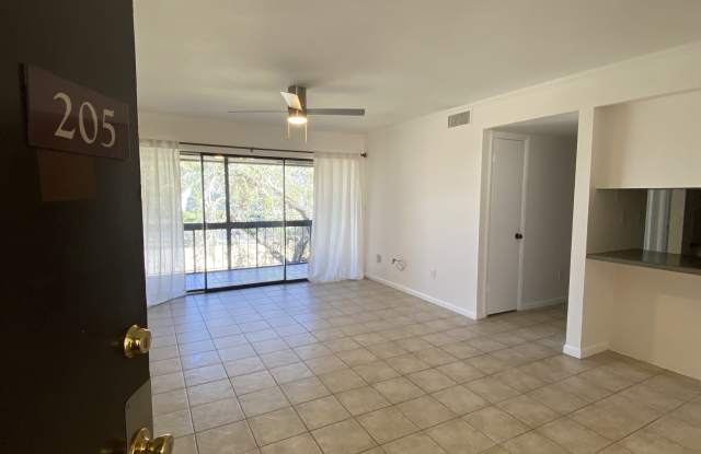 710 N Village Dr photos photos