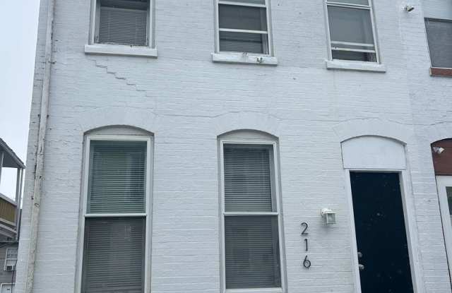 4 Bedroom in York City - 216 Park Place, York, PA 17401