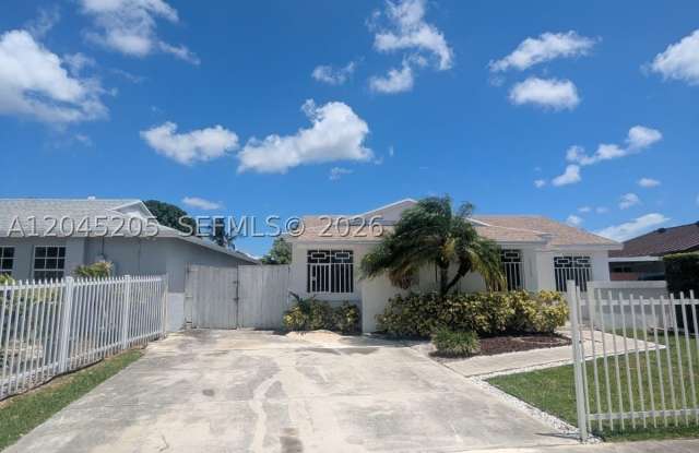 12335 SW 193rd St photos photos