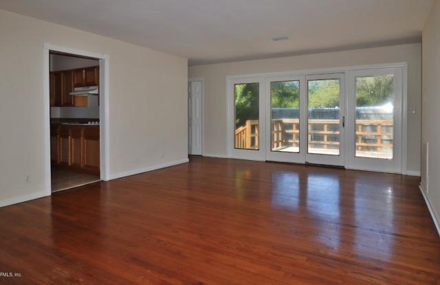 4303 SAN MARTARRO DR N Gallery 3